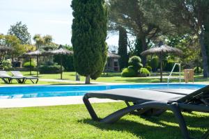 Bazén v ubytování Hotel Mas Solà nebo v jeho okolí