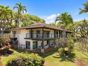 Zahrada ubytování Hale Kalapu · Large Home 180° Ocean Views Walk2Beach Hale Kalapu