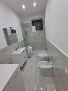 Ένα μπάνιο στο L' albero di Giada