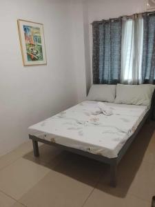 Postel nebo postele na pokoji v ubytování Z and J Transient House l- CDO