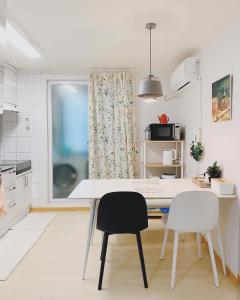 a kitchen with a white table and two chairs at Kintex 2rooms 3bed GTX Kintex17m  +1 photo