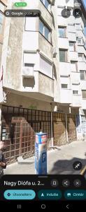 een weergave van een gebouw met een zoeker van een gebouw bij Walnut Flat FREE PARKING in Boedapest
