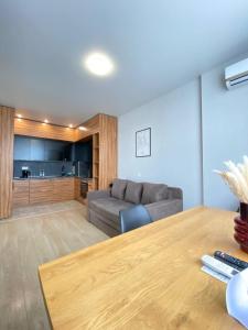 Χώρος καθιστικού στο Nyvky Like Home - Good Apartment 50 з балконом +1 φωτογραφίες