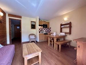 Kuchyň nebo kuchyňský kout v ubytování Studio lumineux 4 pers., balcon sud, pieds des pistes - Serre Chevalier - FR-1-330F-120