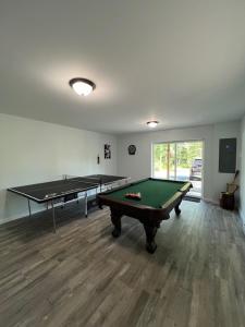 a room with two ping pong tables in it at Chalet Montelago in The Hideout in Lake Ariel
