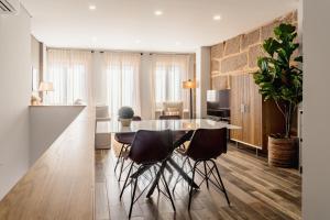 a kitchen and dining room with a table and chairs at LR Vintage 86 in Vila Real