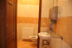 Ένα μπάνιο στο Constans +44 φωτογραφίες