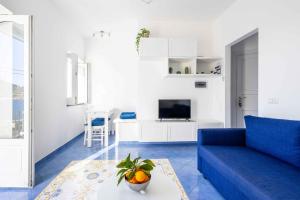 Un televizor și/sau centru de divertisment la Lo Nardo Accommodation