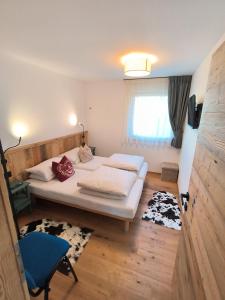 a bedroom with a large bed and a blue chair at Cesa Pattis in Campestrin