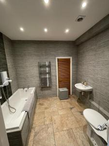 Et badeværelse på Calm country cottage