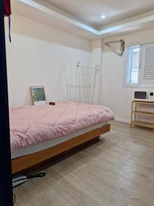 a bedroom with a bed in the corner of a room at 연 스테이 in Seoul