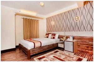 Giường trong phòng chung tại Lotus# Grand Heritage S-Pool Premium class Beach Front Hotel In Puri