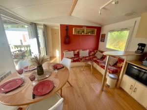 Η κουζίνα ή μικρή κουζίνα στο Location 4 personnes Petit-Caux +1 φωτογραφίες