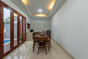 a dining room with a table and chairs at Adi s Private Villa in Sukawati