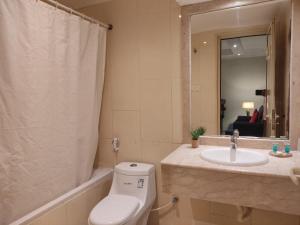 Koupelna v ubytování APARTMENT near GULF DELMON