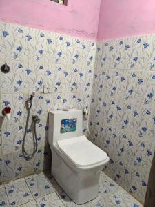 Ένα μπάνιο στο Kanthalloor Mud & Mist Homestay