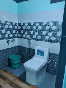 Ένα μπάνιο στο Kanthalloor Mud & Mist Homestay