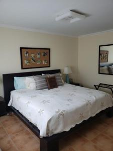 Postel nebo postele na pokoji v ubytování Beachfront condo in Rio Grande