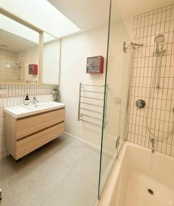Bilik mandi di The Petone Beauty - Flash, Beachside