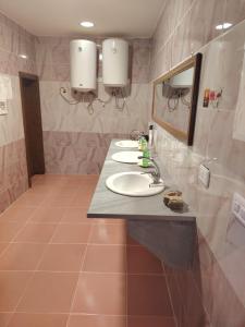 Ένα μπάνιο στο Petra Bed Hostel