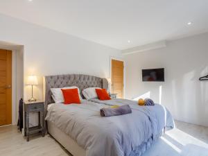 a bedroom with a large bed with orange pillows at Waterside Lodge Three - Uk33350 in Southowram +12 photos