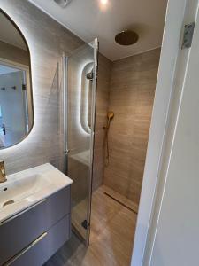 Ένα μπάνιο στο Sfeervolle B&B met eigen ingang en sanitair +8 φωτογραφίες