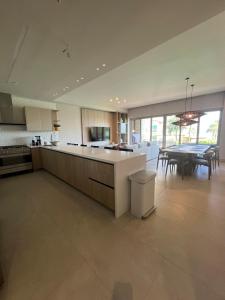 Kuchyň nebo kuchyňský kout v ubytování Playa Escondida Luxurious Ground Floor