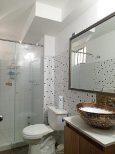 Koupelna v ubytování Habitación confortable cama doble Ibagué