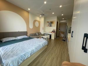 Ένα ή περισσότερα κρεβάτια σε δωμάτιο στο GM Apartment Vinhomes Smart City +13 φωτογραφίες