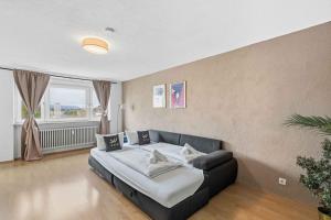 Postel nebo postele na pokoji v ubytování Modernes City Apartment mit Aussicht und WLAN