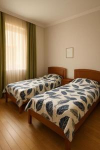Ένα ή περισσότερα κρεβάτια σε δωμάτιο στο Yerevan Hotel