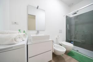 Bilik mandi di Milano Center - 5' Station, 20' Duomo - Wifi, AC +12 gambar