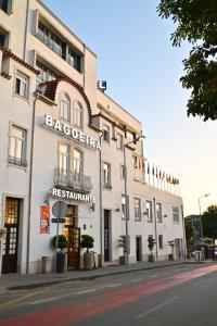 a white building on the side of a street at Hotel Bagoeira in Barcelos