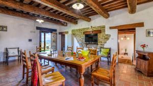 a dining room with a wooden table and chairs at Ca Quattrocchi 10&3 by Marche Holiday Villas in Apecchio
