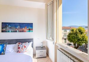 a bedroom with a bed and a large window at Hostly-La Casa di Giada-Near Pisa, Lucca, Seaside in Navacchio