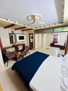 Postel nebo postele na pokoji v ubytování HOTEL GOLDeN PARK + 11 fotografií