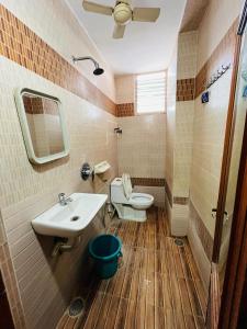 Koupelna v ubytování HOTEL GOLDeN PARK