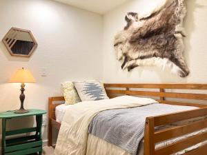 a bedroom with a bed and a lamp on a table at Boom Chalet Yosemite in Oakhurst +16 photos