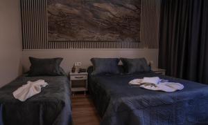 two beds sitting next to each other in a room at Imperium Taxim in Istanbul