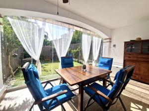 Et opholdsområde på SR Torremar precioso chalé con jardín