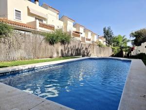 Swimmingpoolen hos eller tæt på SR Torremar precioso chalé con jardín