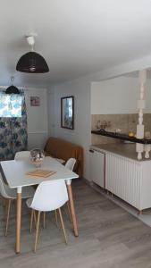 Gambar di galeri bagi Relaxing setting in harmony with nature di Le Moule