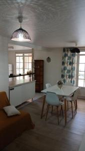 Gambar di galeri bagi Relaxing setting in harmony with nature di Le Moule