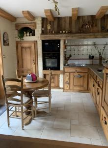 Η κουζίνα ή μικρή κουζίνα στο Chalet Des Fleurs +23 φωτογραφίες