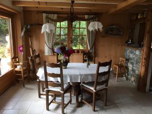Φωτογραφία από το άλμπουμ του Chalet Des Fleurs σε Combloux