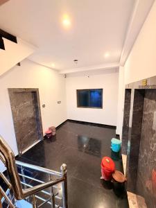 an empty room with a large room with at LA VACA Casa in Varanasi