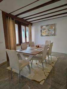 Posezení v ubytování appartement confortable en centre ville