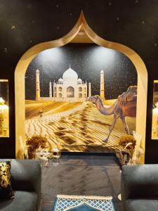 une chambre avec un chameau et le Taj Mahal dans l'établissement SAHARA chic, à Reggio de Calabre