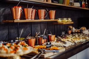 Jídlo v apartmánu nebo okolí + 22 fotografií