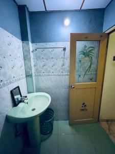 Phòng tắm tại Nipun Apartment